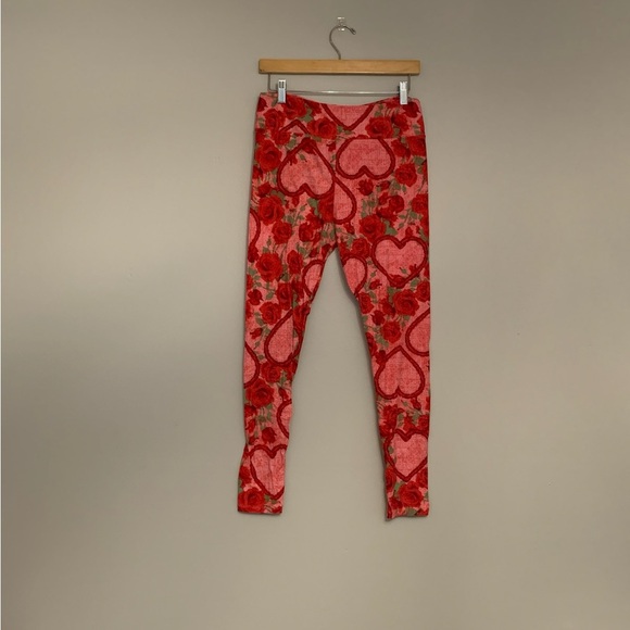 LuLaRoe Valentine Valentine’s Day TC Tall & Curvy Red Pink Hearts Roses Leggings - Picture 4 of 7